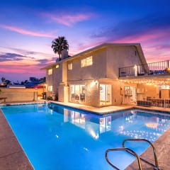 Oasis near STRIP-Lap Pool, Spa, Sauna, Poker, Deck