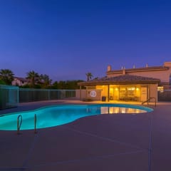 Vegas 2BR Condo, Community Pool, Centrally Located
