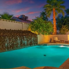 Villa near STRIP - Heated Pool, Hot Tub, Billiards