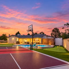 70s Villa! Heated Pool•Pickleball•Putting Green