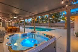 Sexy Modern Vegas. Lux Pool Villa, Sauna, Theater