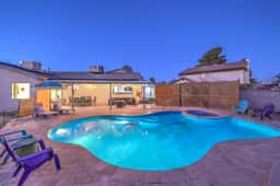 70s Villa! Heated Pool+Spa, Basketball, Pickleball - Holiday Home