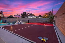 70s Villa! Heated Pool+Spa, Basketball, Pickleball - Holiday Home