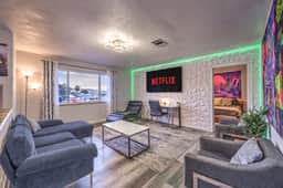 Arcade Lounge, Pool, Spa, Billiards, Dog Friendly
