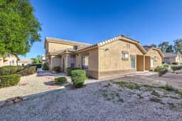 Vegas 2BR Condo, Community Pool, Centrally Located