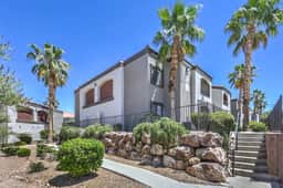 Luxury Seven Hills Escape - 1BR, Pool & Garage