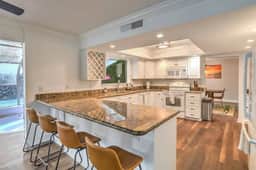 Villa near STRIP - Heated Pool, Hot Tub, Billiards