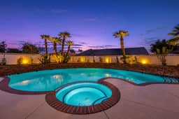 Paris Villa! Heated Pool·Spa·Sauna·Theater - Image 2