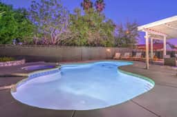 静 Tokyo Escape - a Chinatown Pool Villa near STRIP