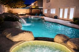 5 BR! Amazing Pool & Spa Retreat 15 Min to Strip