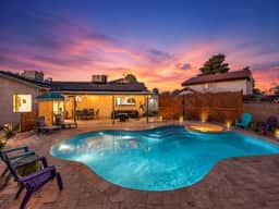 70s Villa! Heated Pool+Spa, Basketball, Pickleball - Holiday Home - Image 2
