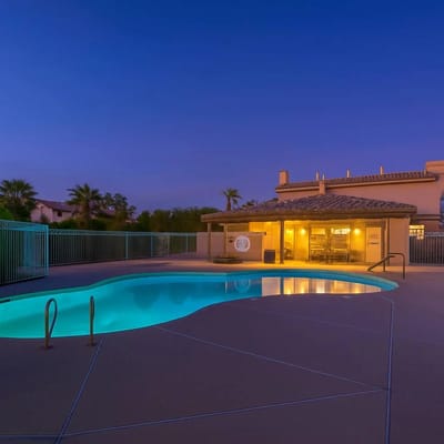 Vegas 2BR Condo, Community Pool, Centrally Located