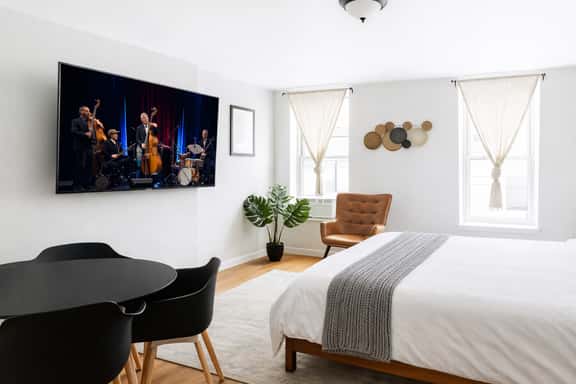 𥥠Jazz Suite - King Bed Studio 15 Min to NYC - Image 1