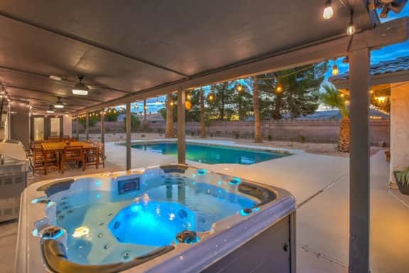 Sexy Modern Vegas. Lux Pool Villa, Sauna, Theater
