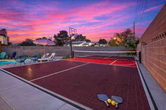 70s Villa! Heated Pool+Spa, Basketball, Pickleball - Holiday Home