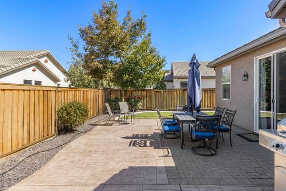 4BR, Garage, King Suite, 20 min to Lake Tahoe/Reno