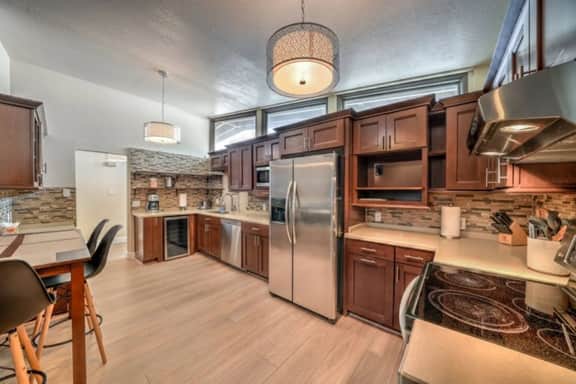 Mid Century Modern near STRIP w Pool King Suite