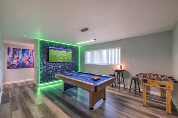 Arcade Lounge, Pool, Spa, Billiards, Dog Friendly