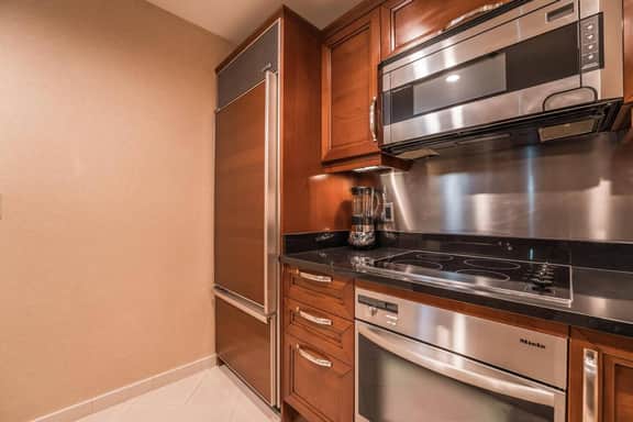 Strip Views! 1 BR Corner Suite at Signature at MGM