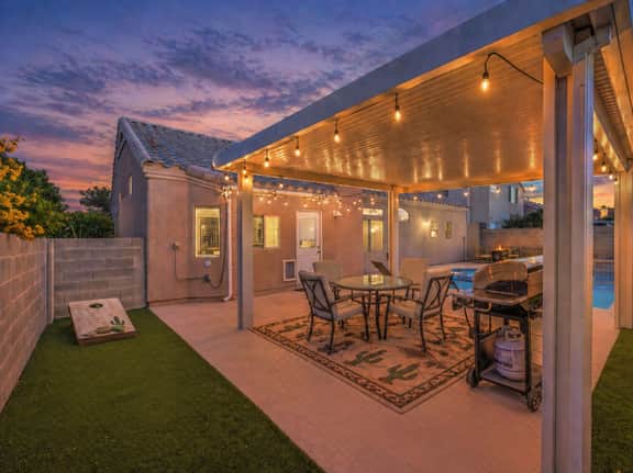 ψ Desert Nights, a heated pool+spa retreat