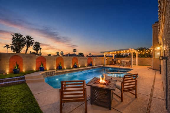 ψ Desert Nights, a heated pool+spa retreat