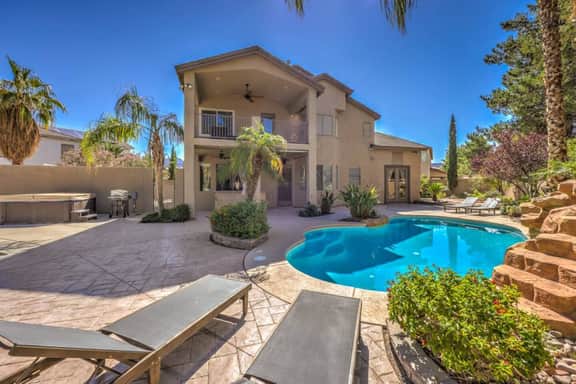 Lux Pool Villa in Green Valley Ranch with Jacuzzi