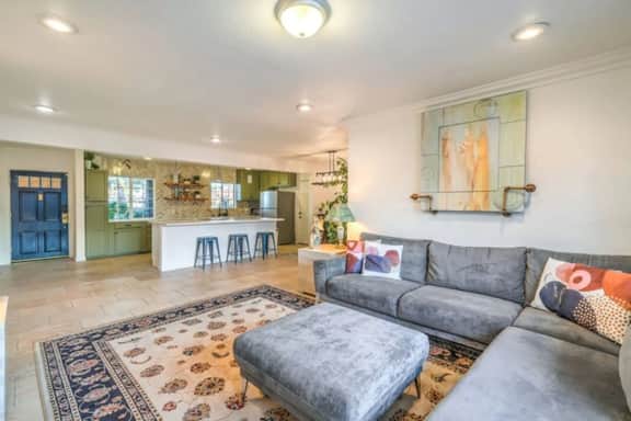 Chic Downton Vegas 3 BR Cottage with a Pool!