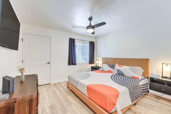 Luxury Seven Hills Escape - 1BR, Pool & Garage