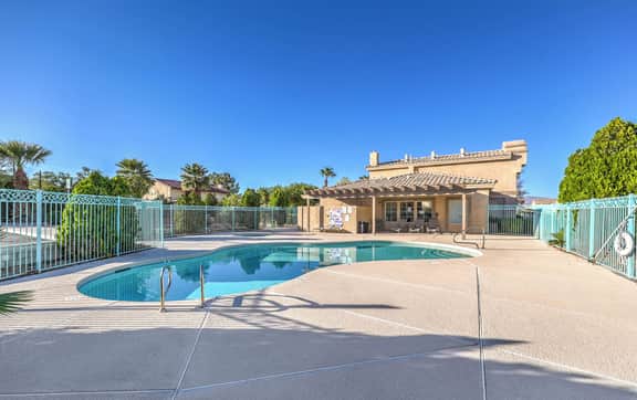 Vegas 2BR Condo, Community Pool, Centrally Located
