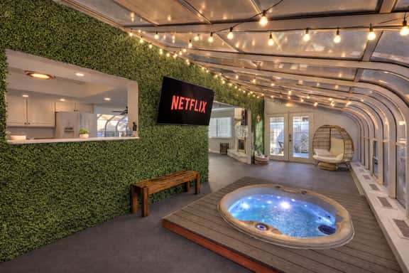 Villa near STRIP - Heated Pool, Hot Tub, Billiards