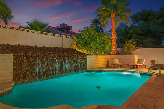 Spa Retreat Villa•STRIP•Heated Pool•Billiards - Image 3