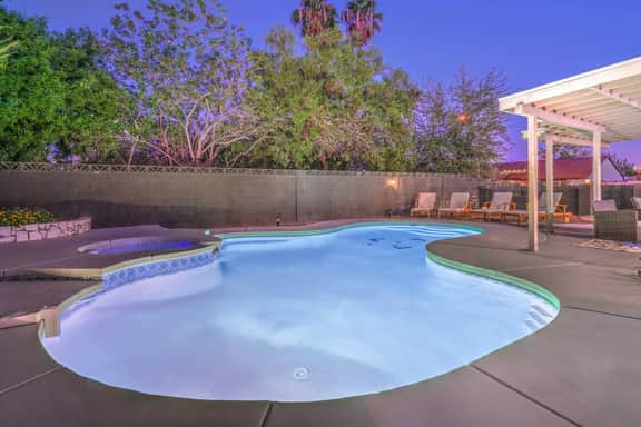静 Tokyo Escape - a Chinatown Pool Villa near STRIP