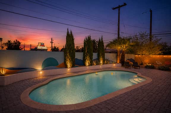 𝜗 Paradise Palms, a Mid Century Oasis near STRIP
