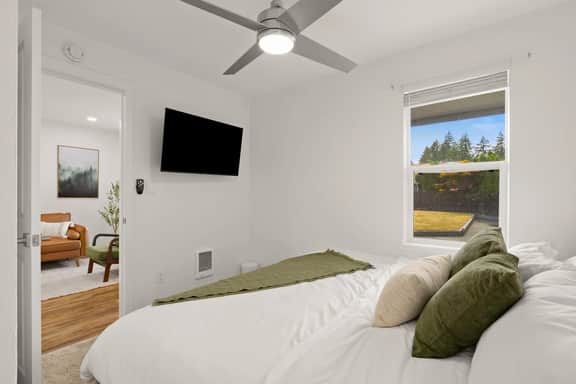PNW Modern Oasis near JBLM/PLU | Kitchen & W/D