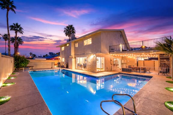 Oasis near STRIP-Lap Pool, Spa, Sauna, Poker, Deck