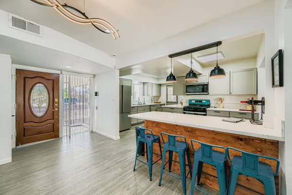 Relaxing 3BR House | Vegas Stay Near Arts District