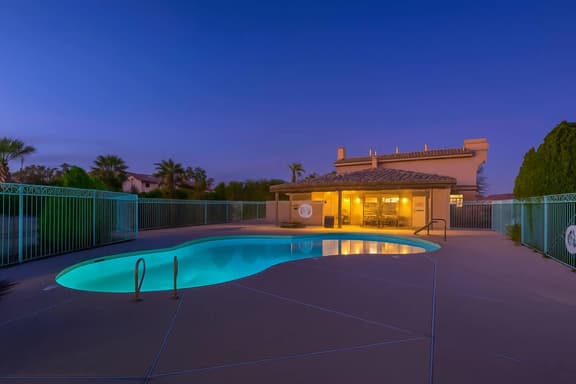 Vegas 2BR Condo, Community Pool, Centrally Located