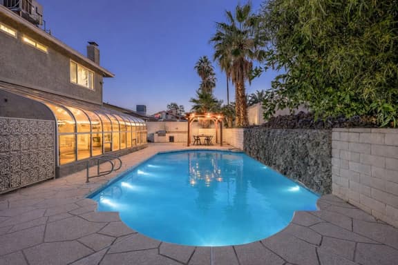 Spa Retreat Villa•STRIP•Heated Pool•Billiards - Image 1