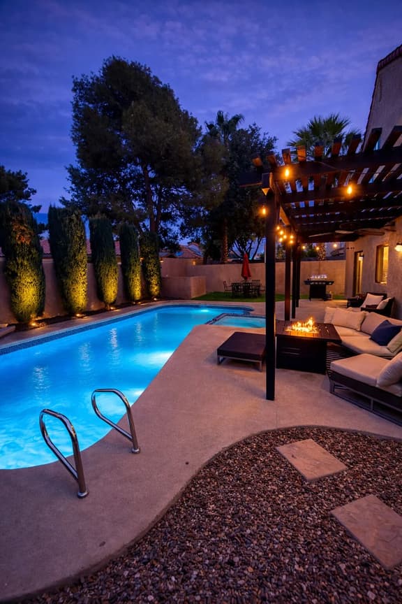 Heated Pool & Spa, Billiards, 15 Min Vegas Strip - Image 1