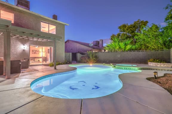静 Tokyo Escape - a Chinatown Pool Villa near STRIP