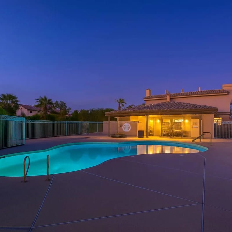 Vegas 2BR Condo, Community Pool, Centrally Located