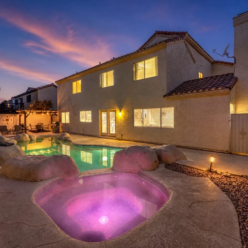 5 BR! Amazing Pool & Spa Retreat 15 Min to Strip